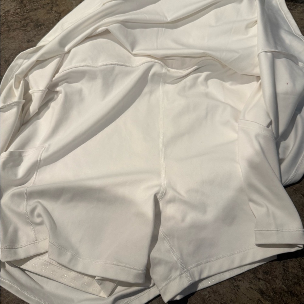 🍯White Sleeveless active Dress little black spot from store see pics - Picture 7 of 8